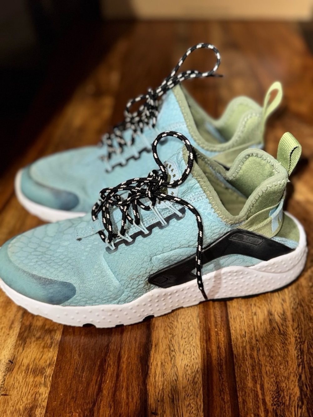 Nike women's air huarache running shoes